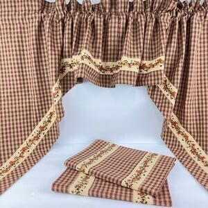 Wood River Berry and Stars Table Runners and Window Valance Set